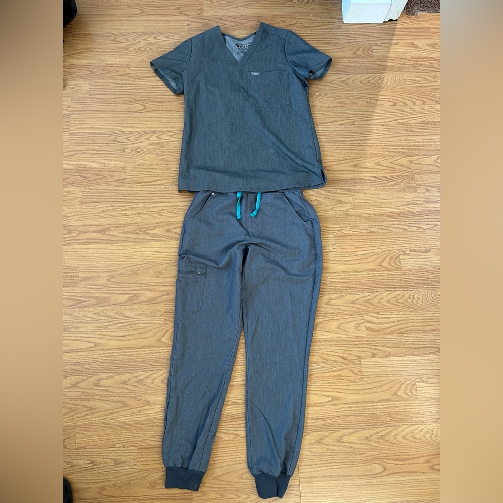 Figs scrub set